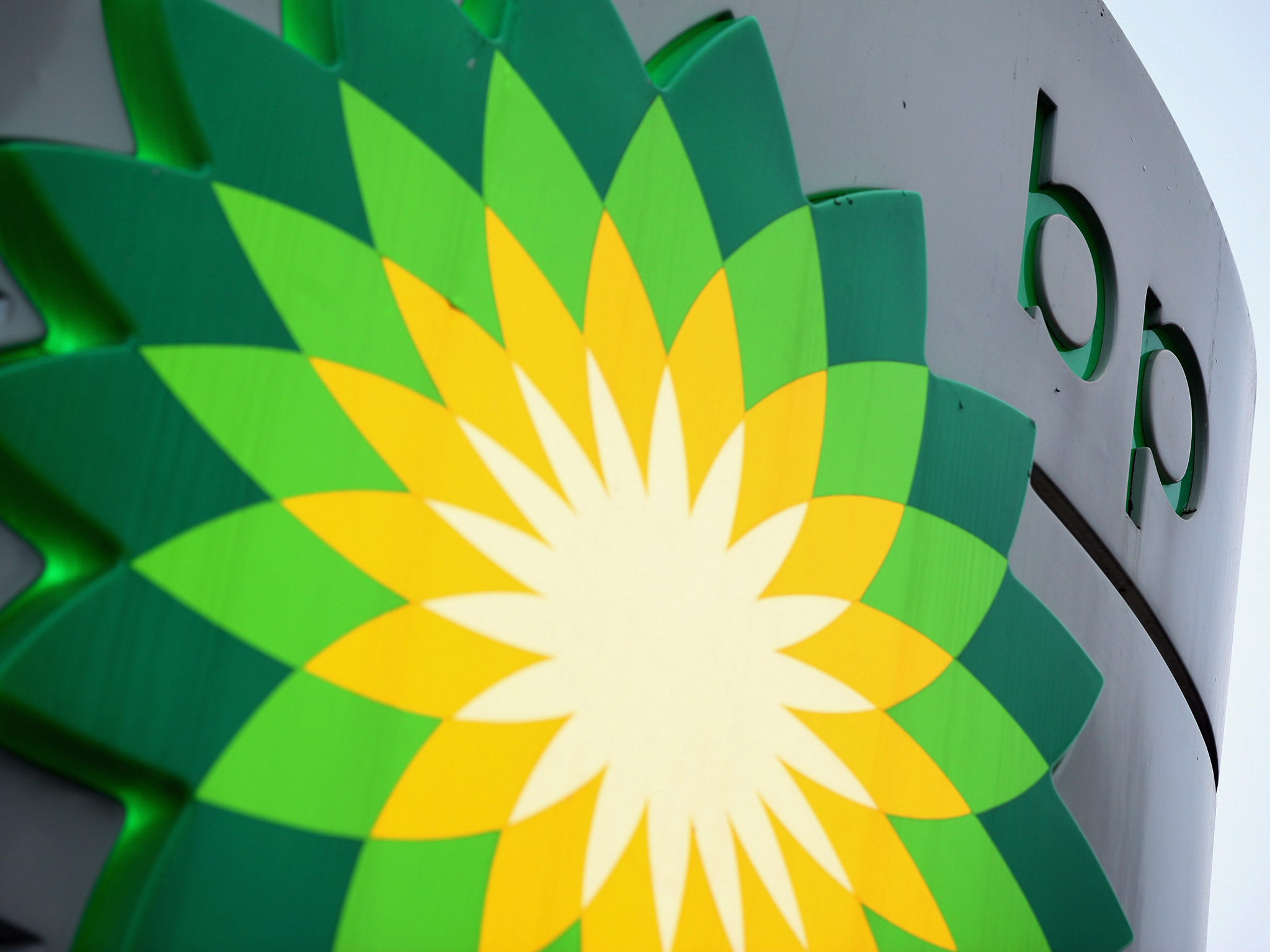 LONDON, UNITED KINGDOM - FEBRUARY 1: The sign for a BP filling station in Westminster on February 1, 2011 in London, England. BP has reported a loss for 2010 of 3.1bn GBP, this is the first time the oil giant has made an annual loss since 1992. This compares with a profit of 8.6bn GBP for BP in 2009. The dramatic difference can be largely attributed to the 25.3bn GBP set aside by the company for charges relation to the Gulf of Mexico oil spill last year. (Photo by Oli Scarff/Getty Images) LONDON, UNITED KINGDOM - FEBRUARY 1: The sign for a BP filling station in Westminster on February 1, 2011 in London, England. BP has reported a loss for 2010 of 3.1bn GBP, this is the first time the oil giant has made an annual loss since 1992. This compares with a profit of 8.6bn GBP for BP in 2009. The dramatic difference can be largely attributed to the 25.3bn GBP set aside by the company for charges relation to the Gulf of Mexico oil spill last year. (Photo by Oli Scarff/Getty Images)