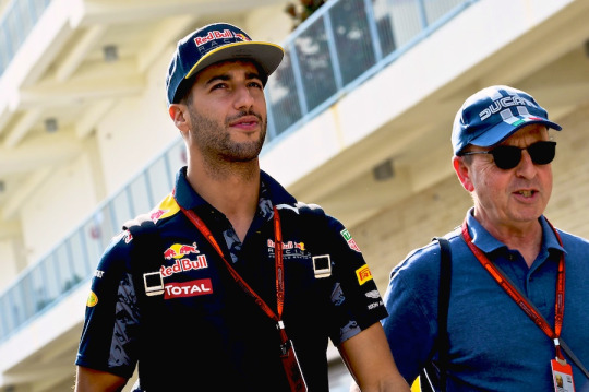 www.sutton-images.com
Daniel Ricciardo (AUS) Red Bull Racing and Eric Silberman (GBR) at Formula One World Championship, Rd18, United States Grand Prix, Preparations, Circuit of the Americas, Austin, Texas, USA, Thursday 20 October 2016. www.sutton-images.com
Daniel Ricciardo (AUS) Red Bull Racing and Eric Silberman (GBR) at Formula One World Championship, Rd18, United States Grand Prix, Preparations, Circuit of the Americas, Austin, Texas, USA, Thursday 20 October 2016.