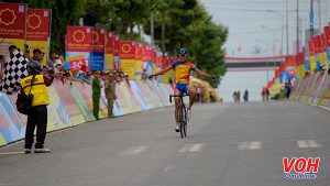 Chặng 1 giải đua xe đạp truyền hình Bình Dương 2017-Phạm Quốc Cường chiến thắng