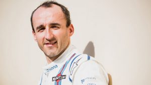 Robert Kubica tiến gần suất đua chính thức ở Williams nhưng đang phân vân trước lời mời của Ferrari
