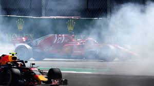 Vettel tiếp tục múa ở giữa đường đua Vettel tiếp tục múa ở giữa đường đua