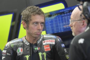 Rossi, Crutchlow và Miller đều gặp vấn đề với lốp sau