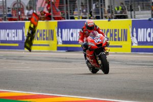 Andrea Dovizioso được giải phóng sau cú crash của Alex Rins