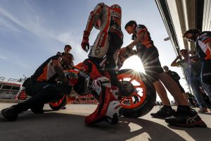 Các đối thủ choáng với tốc độ của Marc Marquez