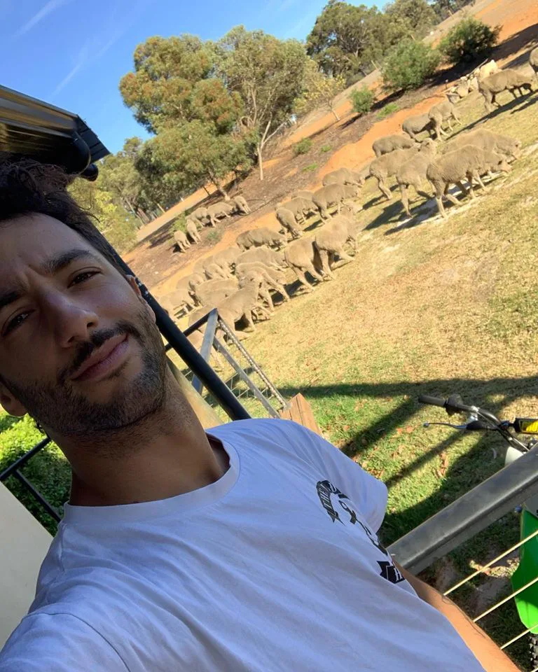 (Daniel Ricciardo) Những vị khách thời cách ly