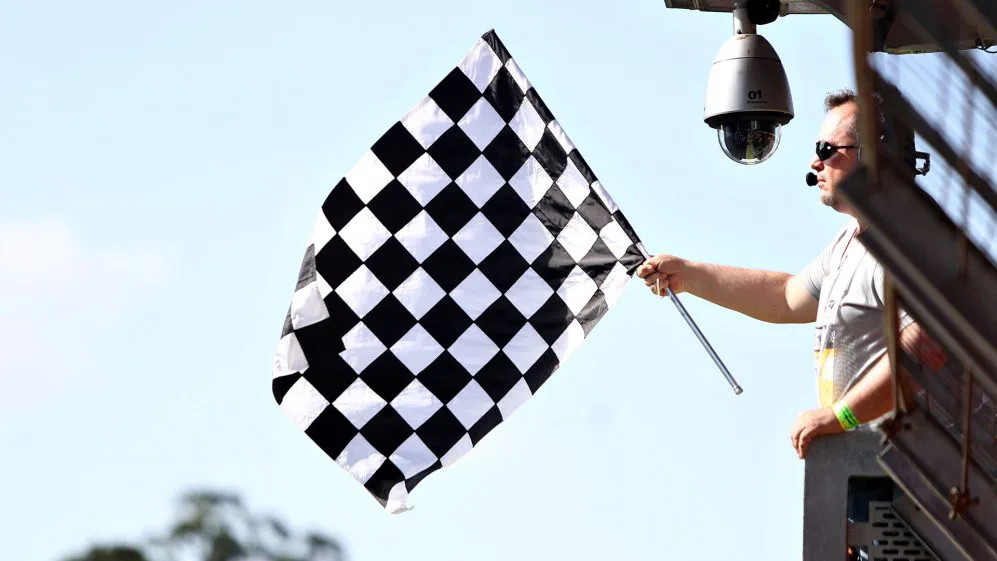 F1 bán ô trên cờ kết thúc để gây quỹ chống phân biệt chủng tộc
