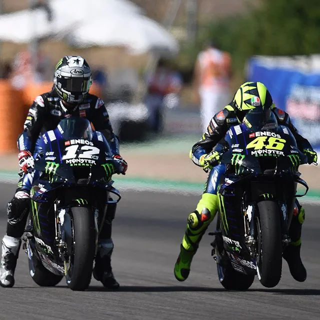 Maverick Vinales và Valentino Rossi cùng hài lòng với ngày đua đầu tiên của GP Andalucia 2020 Maverick Vinales và Valentino Rossi cùng hài lòng với ngày đua đầu tiên của GP Andalucia 2020