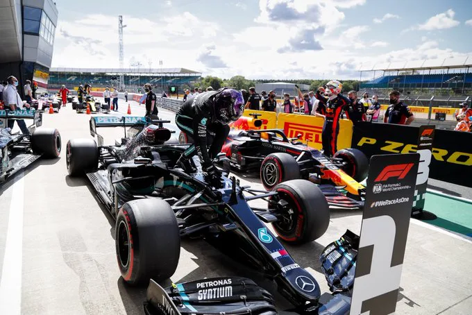 Lewis Hamilton mắc lỗi ở Q2 nhưng vẫn giành pole GP nước Anh 2020
