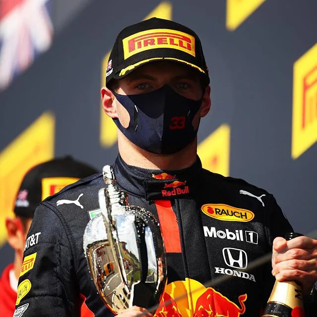 Christian Horner-Nếu không vào pit thì có nguy cơ bánh xe của Max Verstappen cũng bể