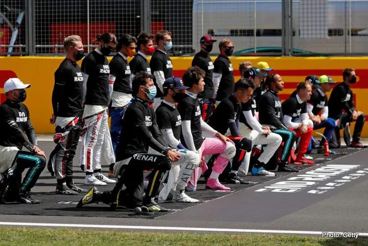 Lewis Hamilton hài lòng với nghi lễ anti-racism ở Silverstone