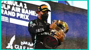 Max Verstappen vượt lỗi, Lewis Hamilton chiến thắng chặng đua mở màn F1 2021