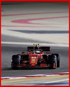 Carlos Sainz Jr-Ferrari đã rút ngắn khoảng cách với Mclaren