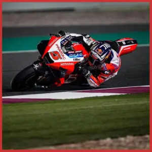 Johann Zarco dè chừng Maverick Vinales ở cuộc đua chính MotoGP Doha