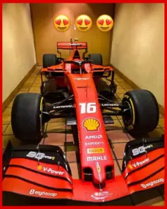 (09/04) Ferrari tặng Charles Leclerc chiếc SF90