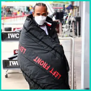 (16/04) Lewis Hamilton: Hình như có một người đàn ông đang lạnh cóng ở đây