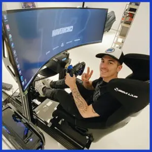 Maverick Vinales: Các bạn thấy tớ có cool không, một mình một thế giới Maverick Vinales: Các bạn thấy tớ có cool không, một mình một thế giới
