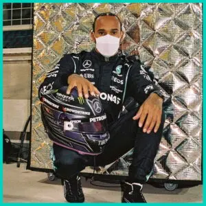 Lewis Hamilton tiết lộ quá trình đàm phán gia hạn hợp đồng đã bắt đầu, nói có đồng đội mới là không cần thiết