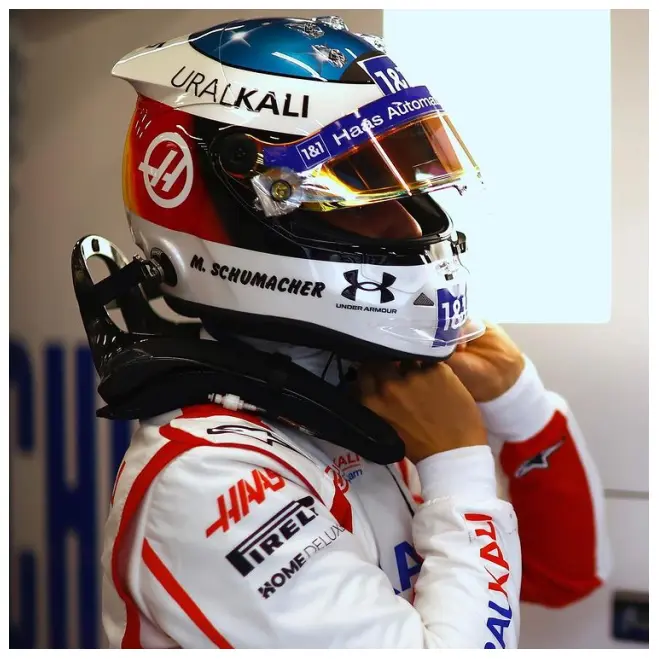 Chiếc nón bảo hiểm Schuberth của Mick Schumacher ở chặng đua GP Bỉ 2021