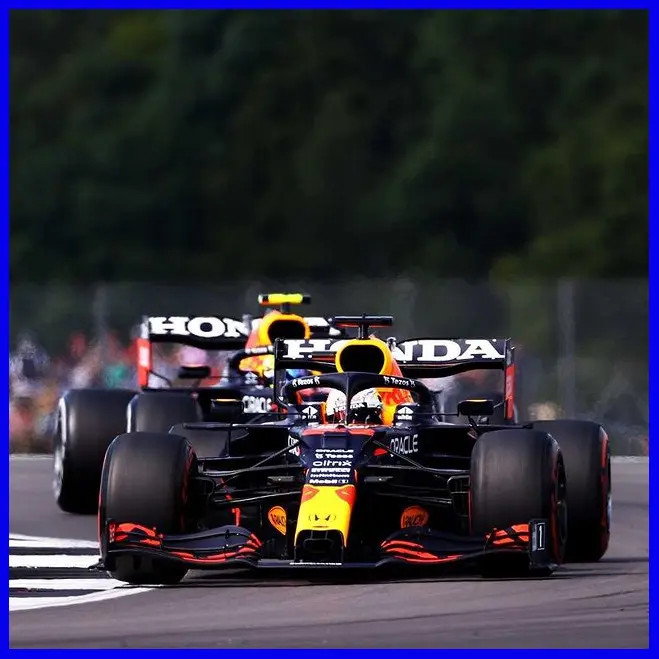 Các tay đua Red Bull ở buổi đua phân hạng GP Anh 2021