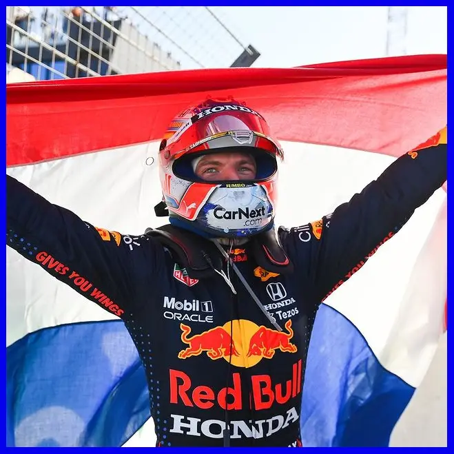 Chiếc nón bảo hiểm cùng Max Verstappen chiến thắng GP Hà Lan 2021