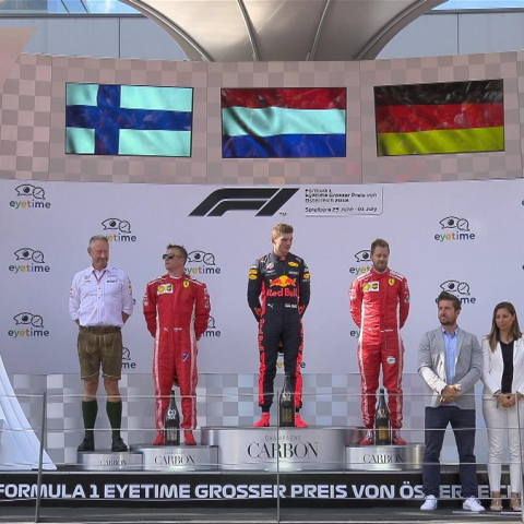 Lễ trao giải cho các tay đua lên podium ở một chặng đua xe F1