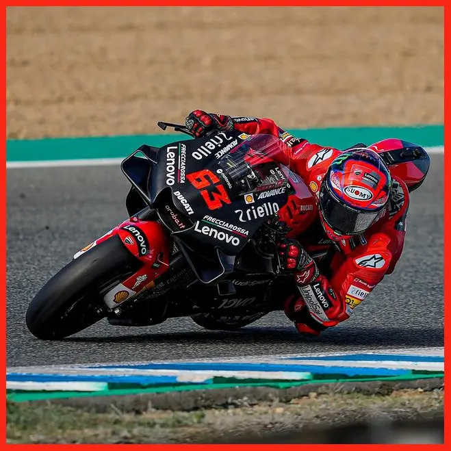 Francesco Bagnaia thử xe Ducati GP22 ở Test Jerez