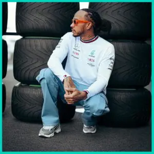 Lewis Hamilton bình thản dù chiếc xe Mercedes đang thiếu downforce so với xe Red Bull
