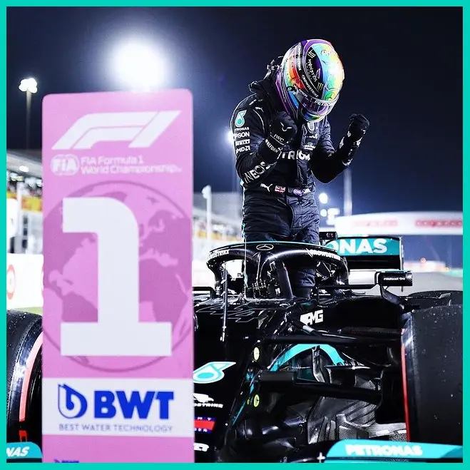 Lewis Hamilton giành pole GP Qatar 2021