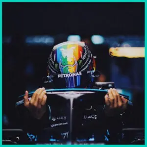 Lewis Hamilton tiếp tục sử dụng nón bảo hiểm cầu vồng ở GP Ả Rập Saudi