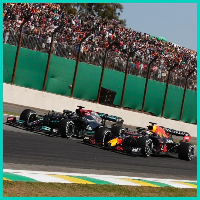 Lewis Hamilton vs Max Verstappen ở GP Sao Paulo 2021