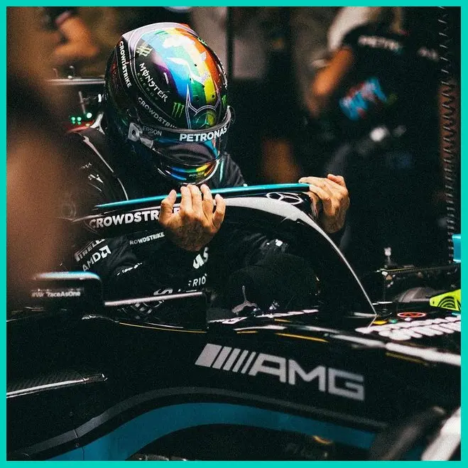 Lewis Hamilton đua phân hạng GP Abu Dhabi 2021