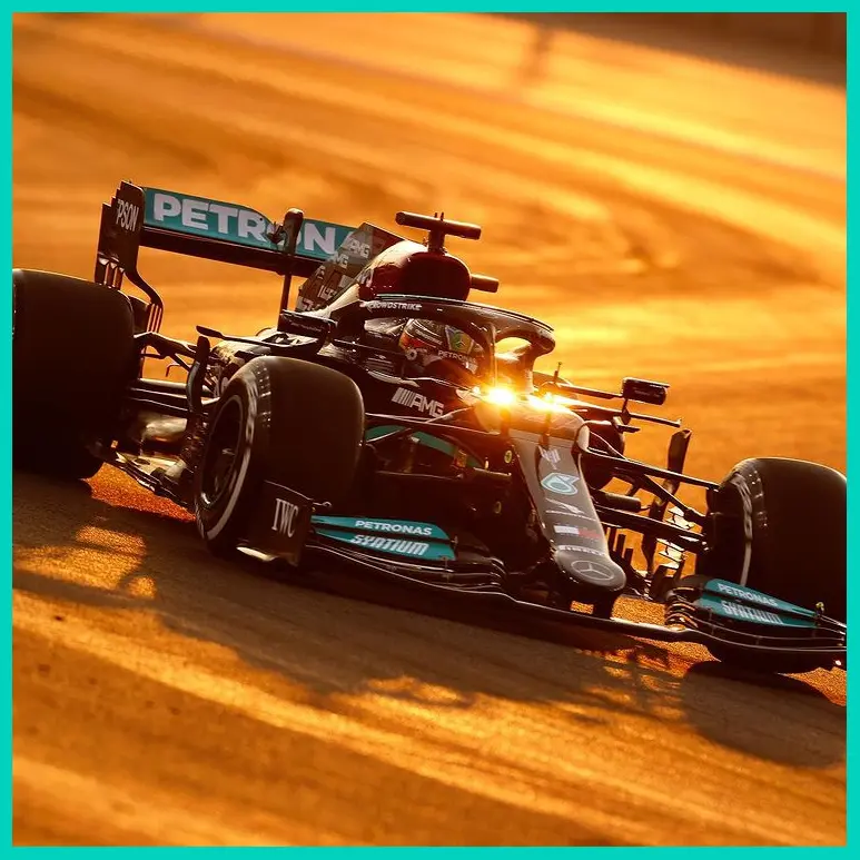 Lewis Hamilton đua practice ở chặng đua GP Ả Rập Saudi 2021