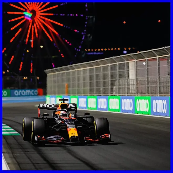 Max Verstsappen đua practice GP Ả Rập Saudi 2021