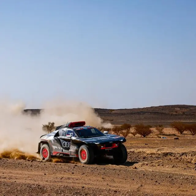 Carlos Sainz chiến thắng chặng 11 Dakar Rally 2022