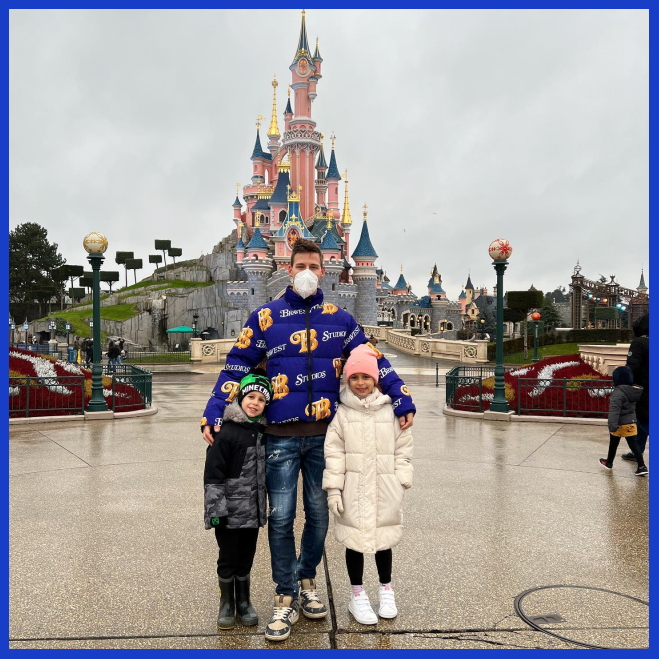 Ngày 07/01 Fabio Quartararo dẫn các em đi chơi Disneyland