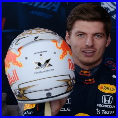 Số #1 và ngôi sao vô địch xuất hiện trên chiếc nón bảo hiểm 2022 của Max Verstappen