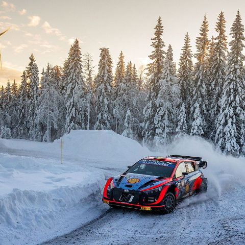 Rally Thụy Điển 2022, Thierry Neuville dẫn đầu sau ngày đua đầu tiên