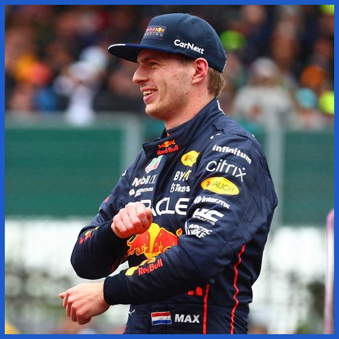 Max Verstappen vẫn tươi rói dù bị nhiều fan la ó ở buổi đua phân hạng GP Anh 2022