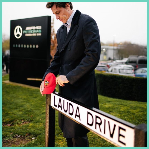 Toto Wolff ở buổi lễ đặt tên đường Lauda Drive