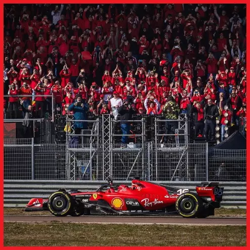 Rất đông khán giả đến theo dõi buổi test shakedown của Ferrari