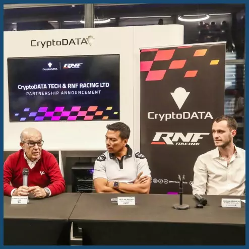 Lễ công bố quan hệ hợp tác giữa đội đua RNF và CryptoData