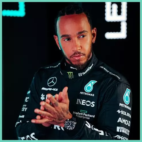 Lewis Hamilton ở buổi lễ ra mắt xe Mercedes F1 2023 