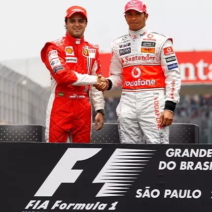 Felipe Massa và Lewis Hamilton trước chặng đua cuối cùng của mùa giải F1 2008 ở Brasil