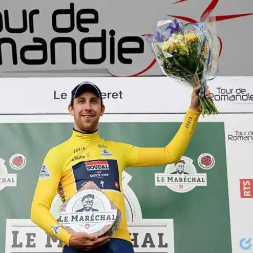 Josef Cerny mặc áo vàng sau chặng 1 Tour de Romandie 2023