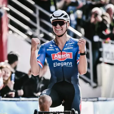 Mathieu Van der Poel đang rất có duyên ở các giải đua xe đạp Monuments