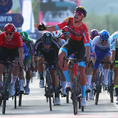 Jonathan Milan chiến thắng chặng 2 Giro d'Italia 2023