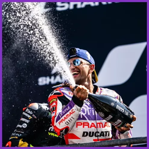 Ảnh: Jorge Martin ăn mừng podium MotoGP Pháp 2023