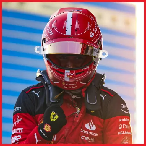 Mũ bảo hiểm Bell của Charles Leclerc ở chặng đua GP Azerbaijan 2023