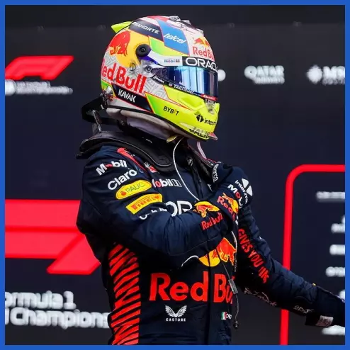 Chiếc mũ bảo hiểm Schuberth của Sergio Perez ở chặng đua GP Azerbaijan 2023