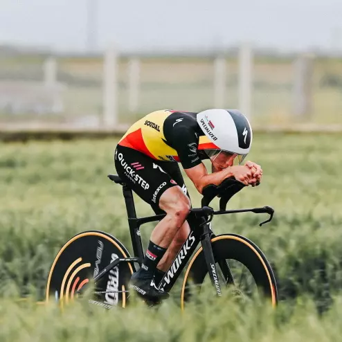 Ảnh: Remco Evenepoel thi đấu chặng 9 Giro d'Italia 2023